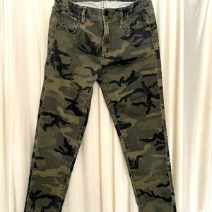 Miss Me vintage camo skinny jeans. Ankle length, size 27.